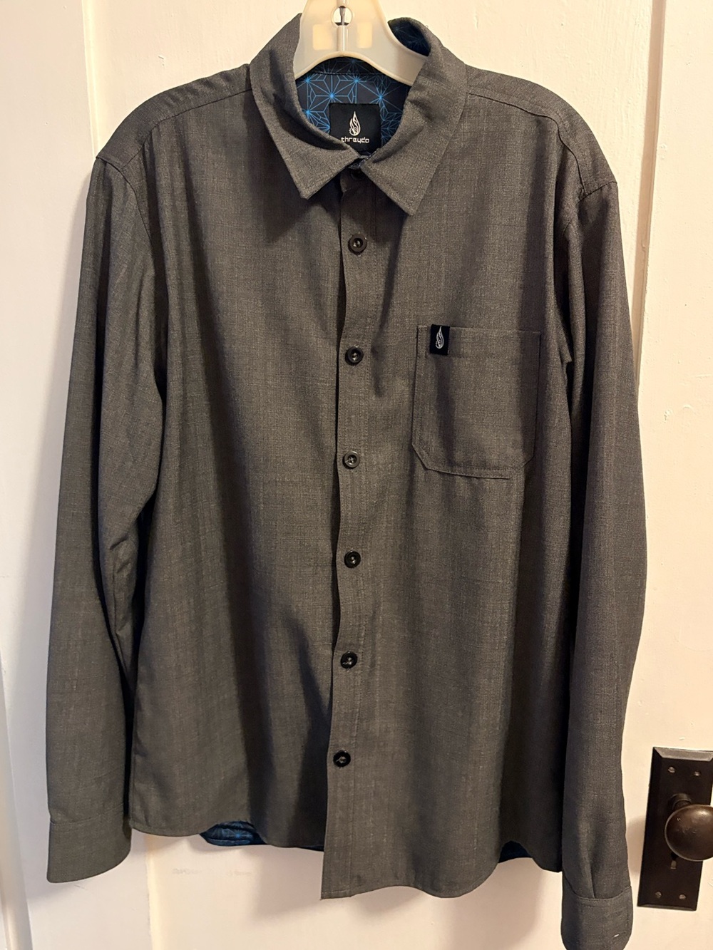 Threyda Lined Button Up w/ geometric lining, men’s M